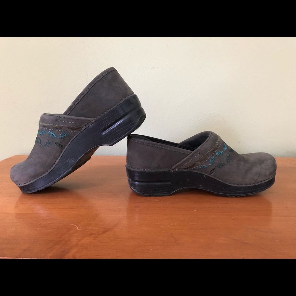 Gray suede Dansko clogs size 39